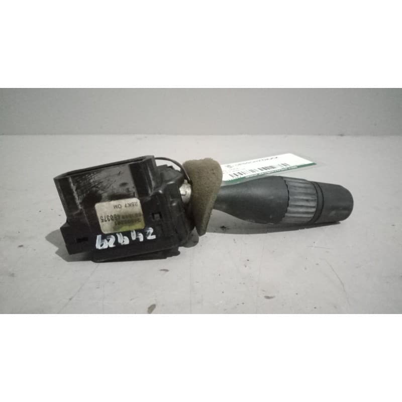 Recambio de mando limpia para renault midlum referencia OEM IAM 501048480375 - Blanco