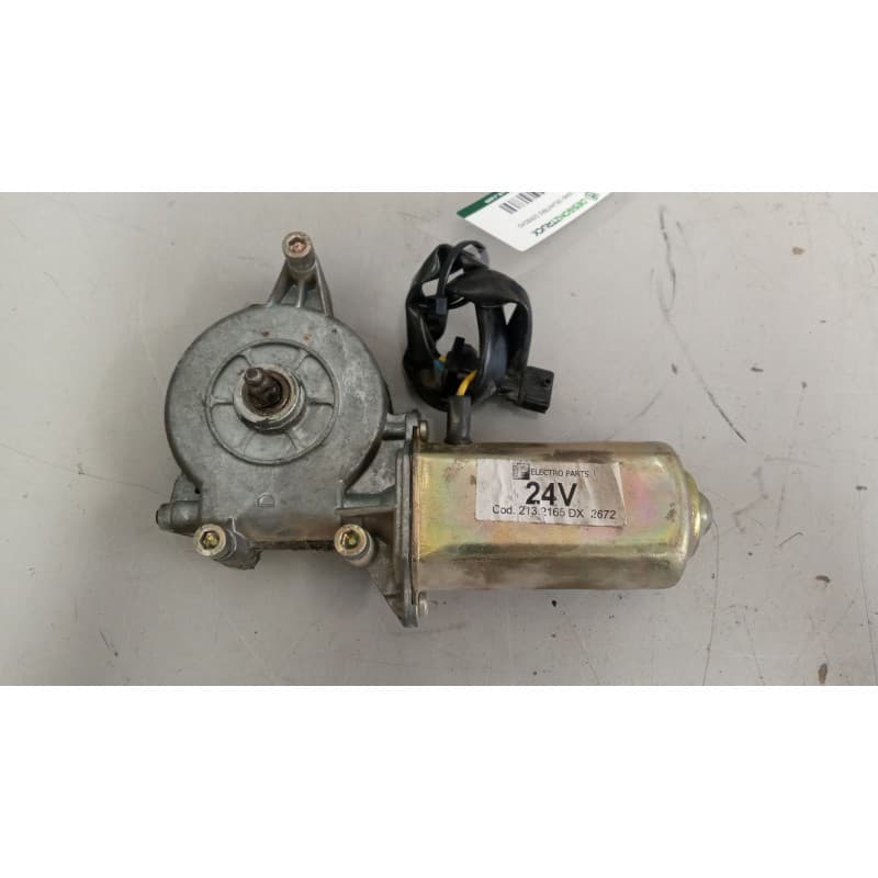 Recambio de motor elevalunas delantero derecho para renault midlum referencia OEM IAM - Blanco