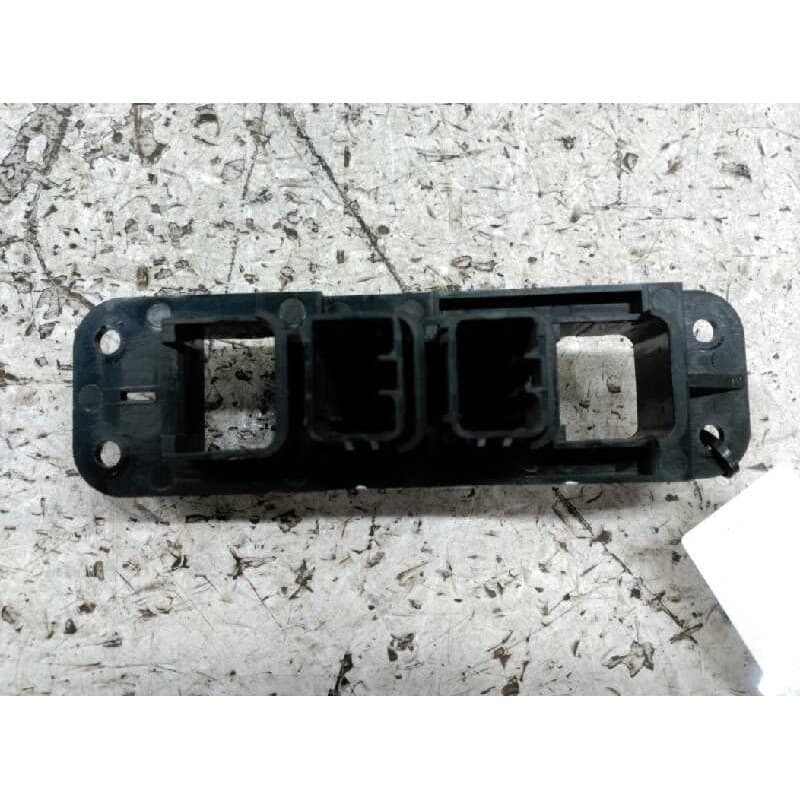 Recambio de botonera para kia carnival ii 2.9 cdri ex referencia OEM IAM 2