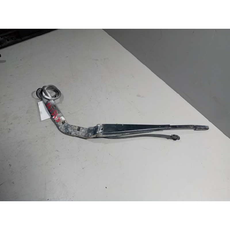 Recambio de brazo limpia delantero para nissan trucks atleon 120 referencia OEM IAM - Blanco