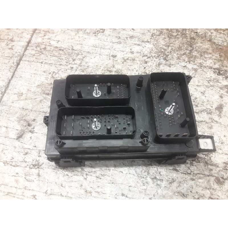 Recambio de caja reles / fusibles para opel astra gtc cosmo referencia OEM IAM  743381 - Gris