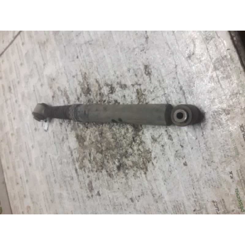 Recambio de amortiguador trasero para peugeot 207 confort referencia OEM IAM - Blanco 2