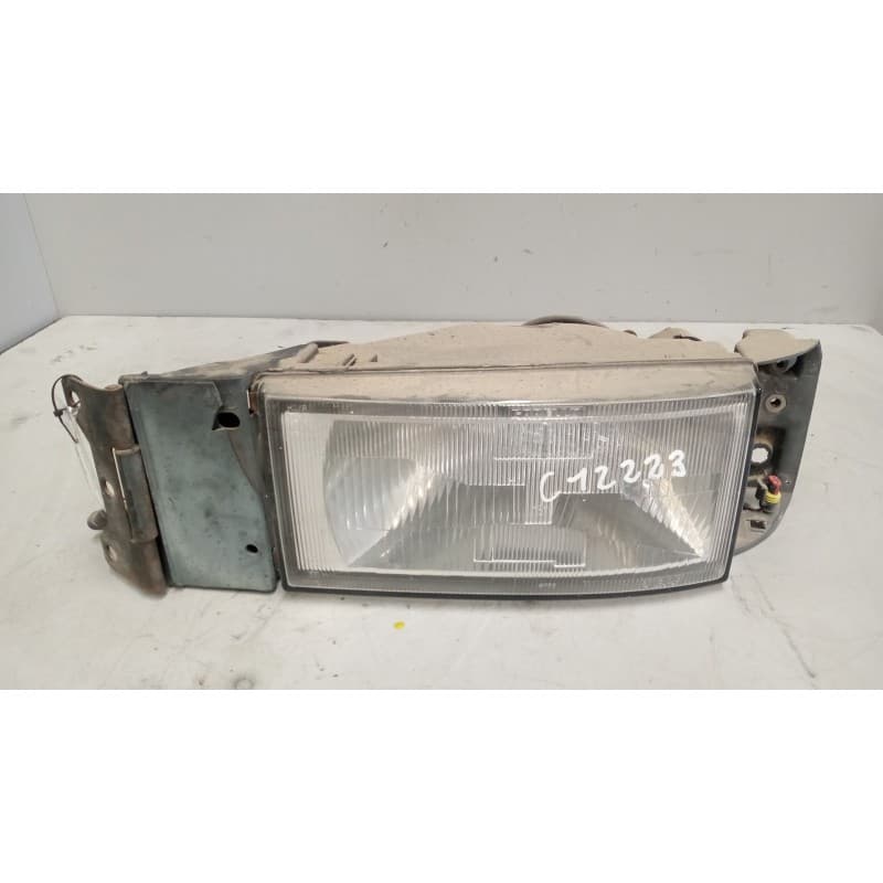 Recambio de faro izquierdo para iveco eurocargo referencia OEM IAM - Blanco