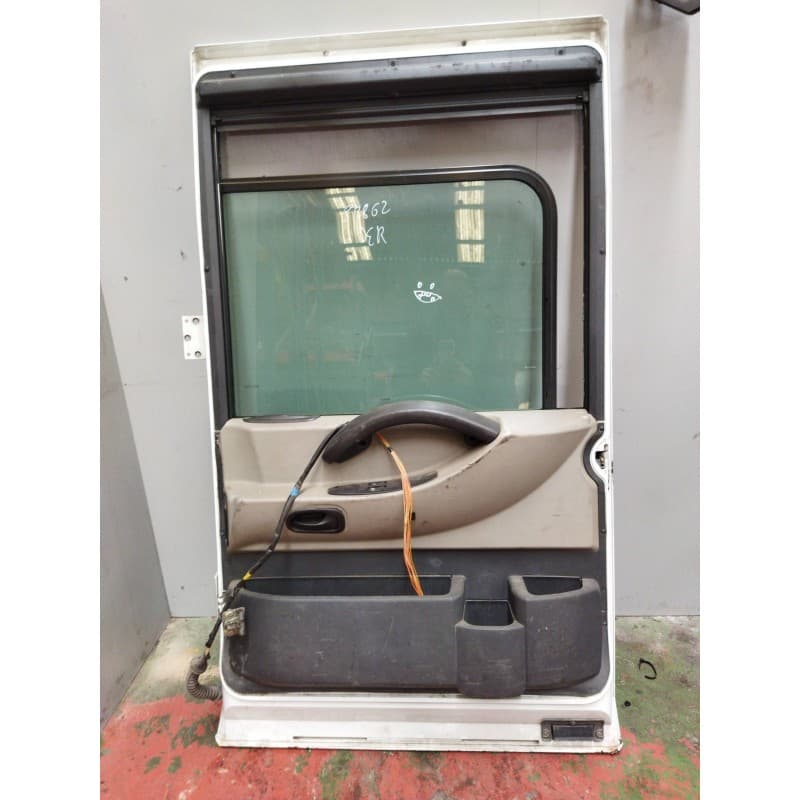 Recambio de puerta delantera derecha para renault magnum ab diesel referencia OEM IAM - Blanco 3