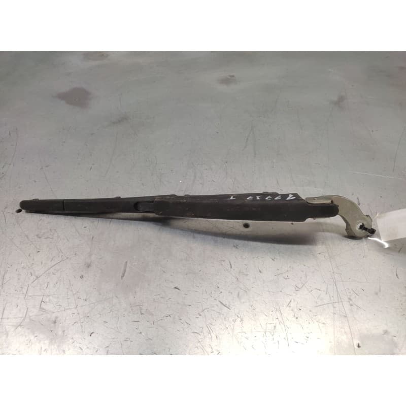 Recambio de brazo limpia trasero para ford focus lim. (cb8) titanium referencia OEM IAM