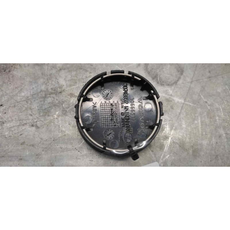Recambio de tapacubos para volvo c30 referencia OEM IAM 30666913 2