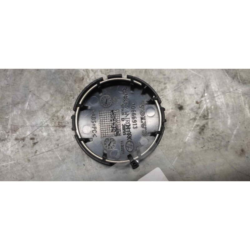 Recambio de tapacubos para volvo c30 referencia OEM IAM 30666913