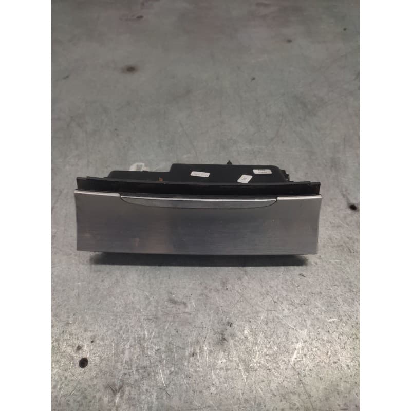 Recambio de cenicero para volkswagen passat berlina (3c2) advance referencia OEM IAM - Negro