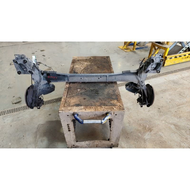 Recambio de eje trasero para peugeot partner tepee 1.6 bluehdi 100 referencia OEM IAM - Blanco