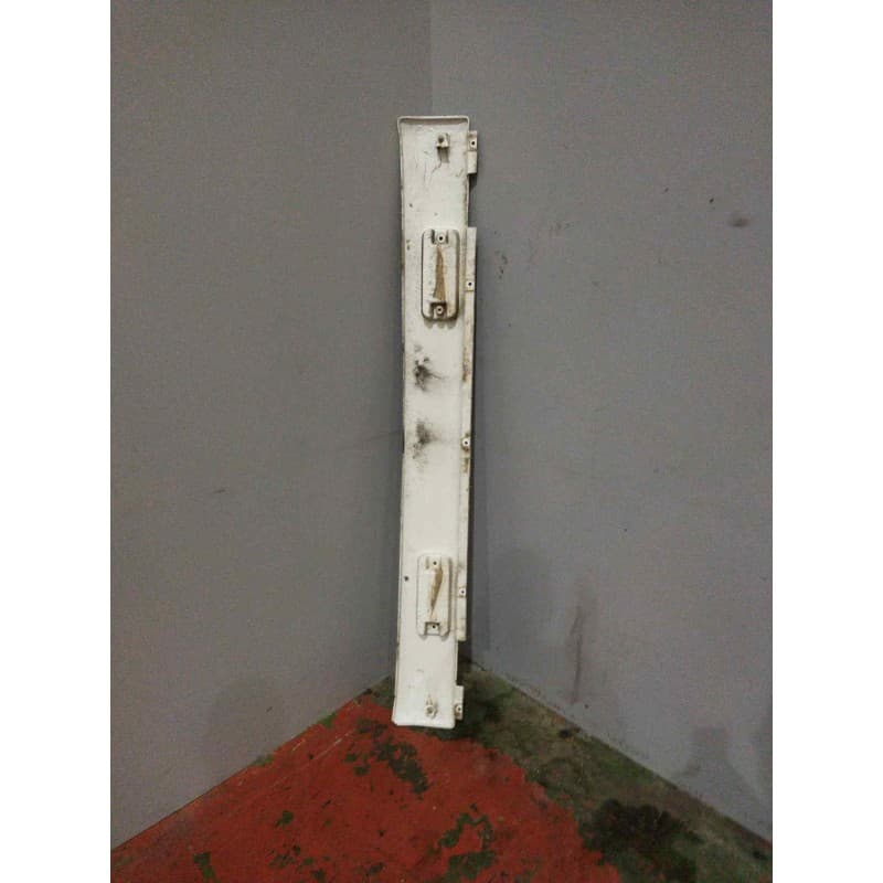 Recambio de molduras delanteras para astra trucks ....... ....... referencia OEM IAM - Blanco 2