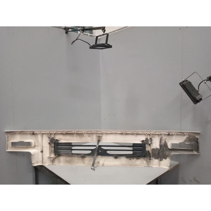 Recambio de calandra para renault m 210.13/c midliner e2 referencia OEM IAM 3