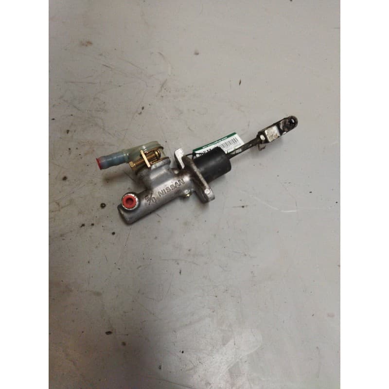 Recambio de bombin embrague para nissan cabstar 01.04 referencia OEM IAM - Blanco