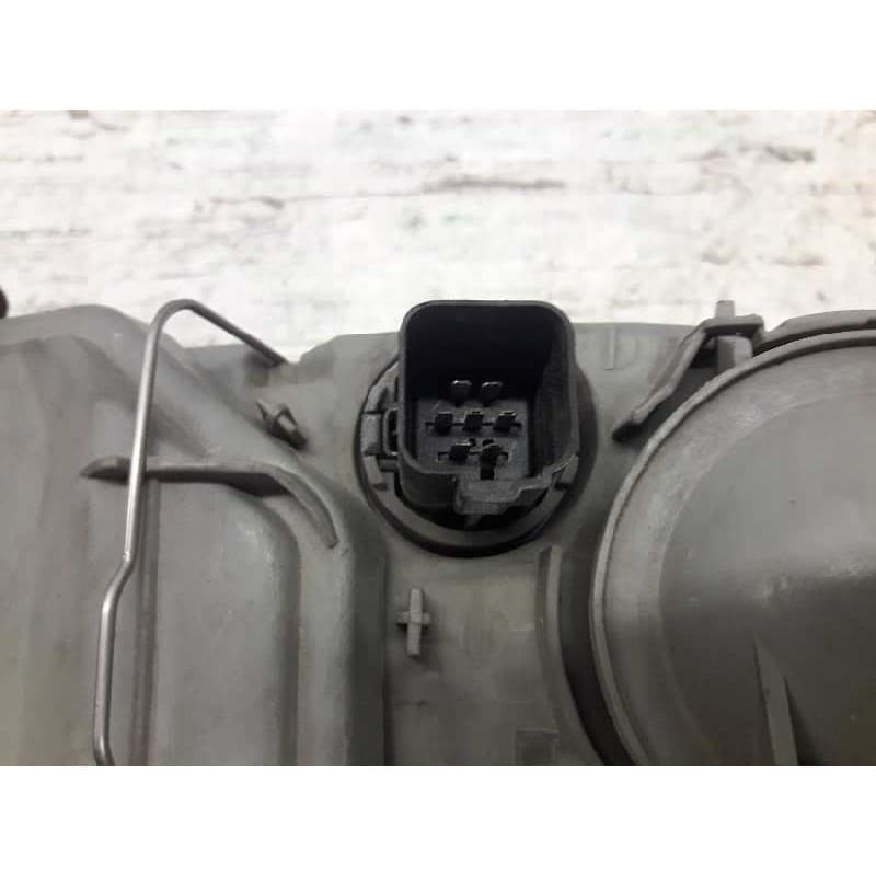 Recambio de faro izquierdo para ford fiesta berlina ghia referencia OEM IAM 4