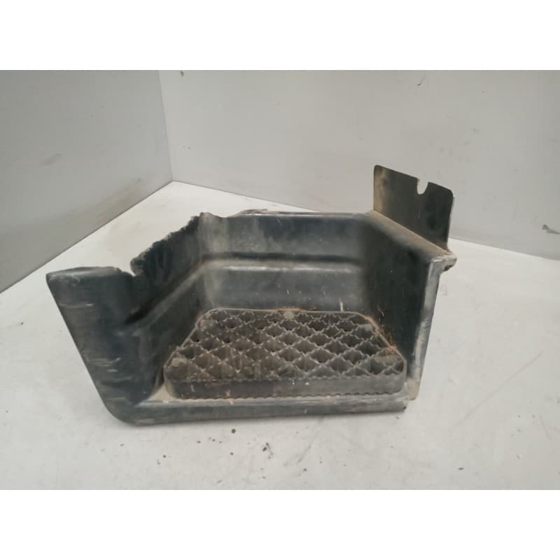 Recambio de peldaño derecho para iveco eurocargo 05.03  5.9 diesel referencia OEM IAM - Blanco