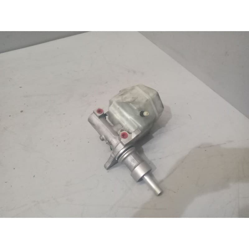 Recambio de bomba freno para riocar march 07 referencia OEM IAM A0004317601 - Blanco 5