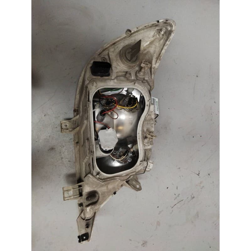Recambio de faro izquierdo para mercedes trucks sprinter 411 cdi referencia OEM IAM 2