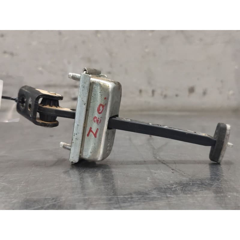 Recambio de retenedor puerta para ford focus lim. (cb4) titanium referencia OEM IAM - Blanco