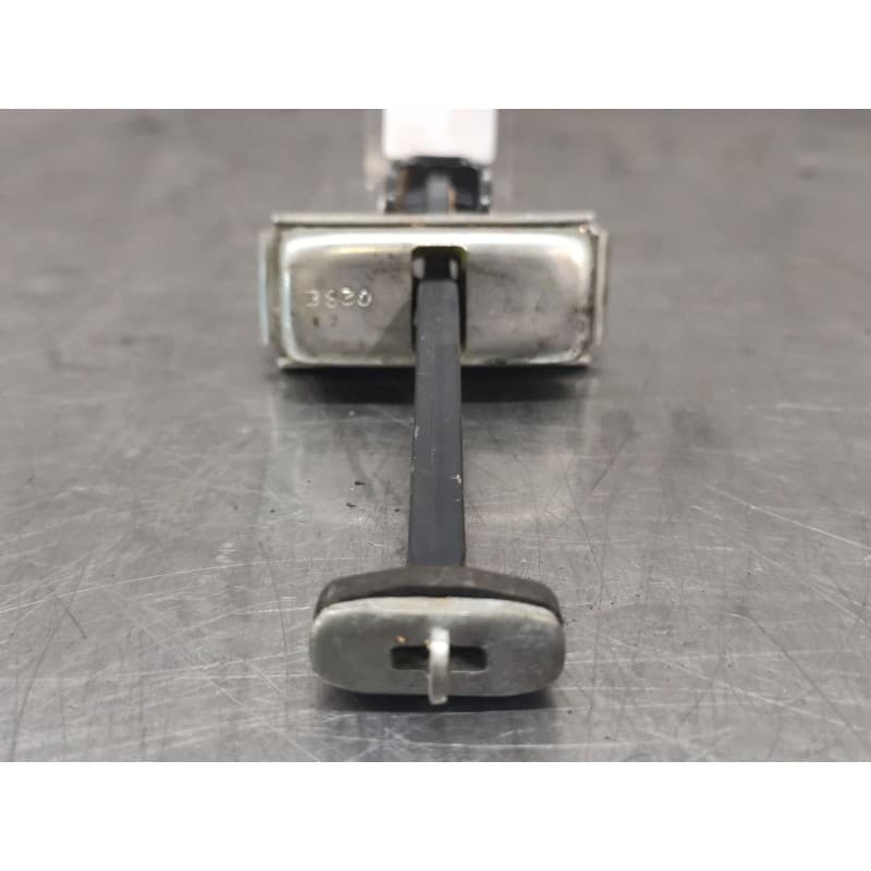 Recambio de retenedor puerta para ford focus lim. (cb4) titanium referencia OEM IAM - Blanco 2