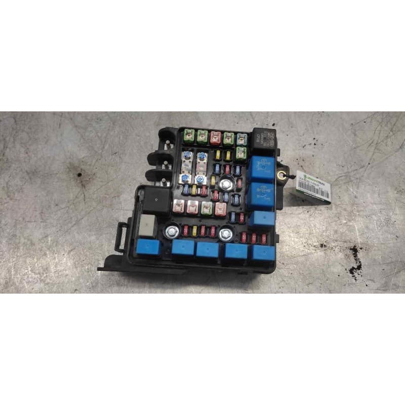 Recambio de caja reles / fusibles para hyundai i30 classic referencia OEM IAM - Negro