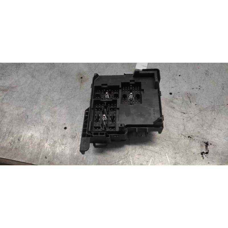 Recambio de caja reles / fusibles para hyundai i30 classic referencia OEM IAM - Negro 2