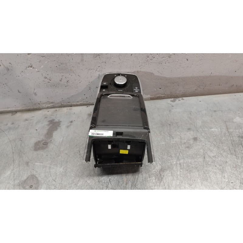 Recambio de consola central para kia niro i (de) e-niro referencia OEM IAM 84670q4000 - Blanco