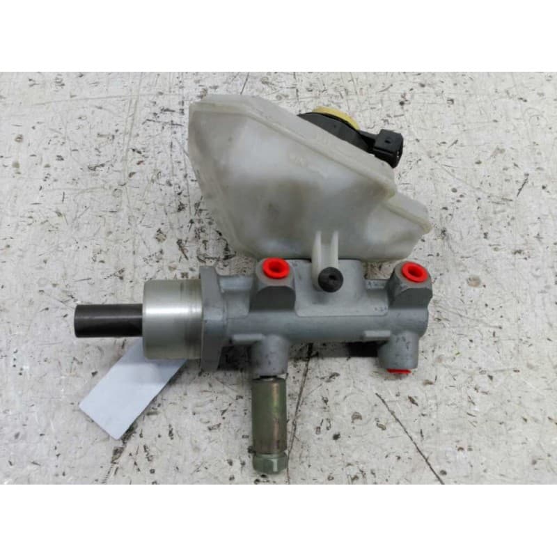 Recambio de bomba freno para ford fiesta berlina ghia referencia OEM IAM R11615879 2
