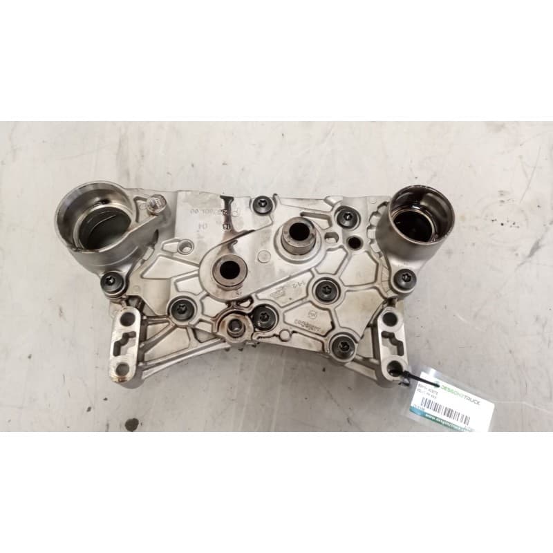 Recambio de bomba aceite para volvo fm 460 12.8 diesel referencia OEM IAM 21736639 - Blanco