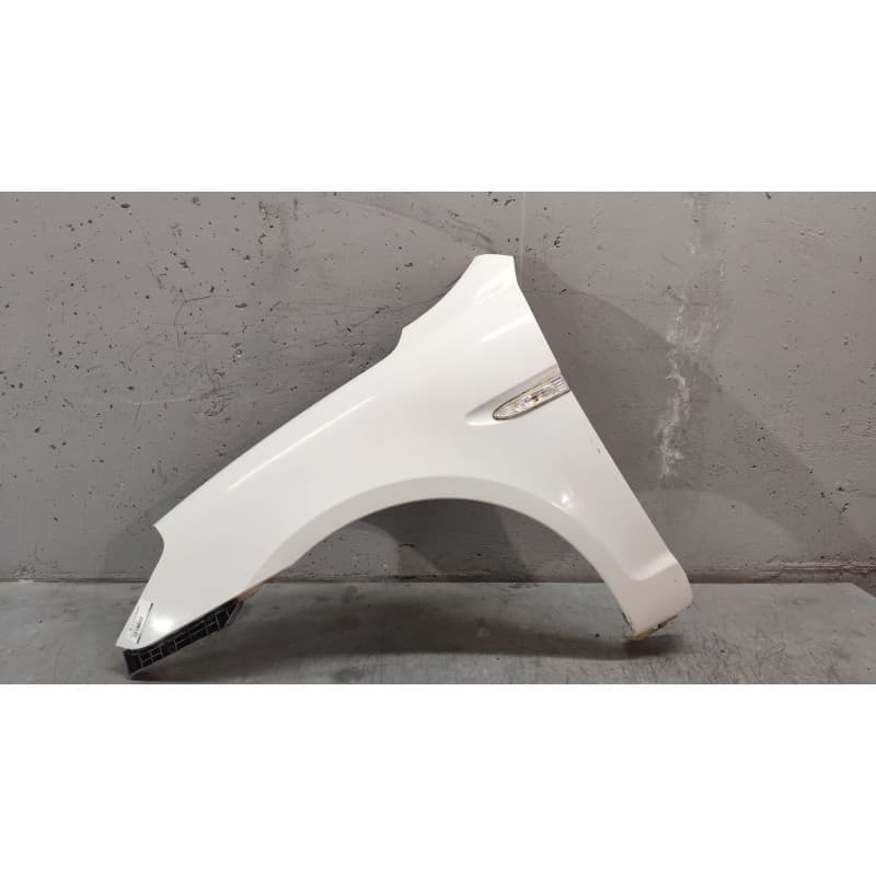 Recambio de aleta delantera izquierda para hyundai accent (mc) gl referencia OEM IAM - Blanco