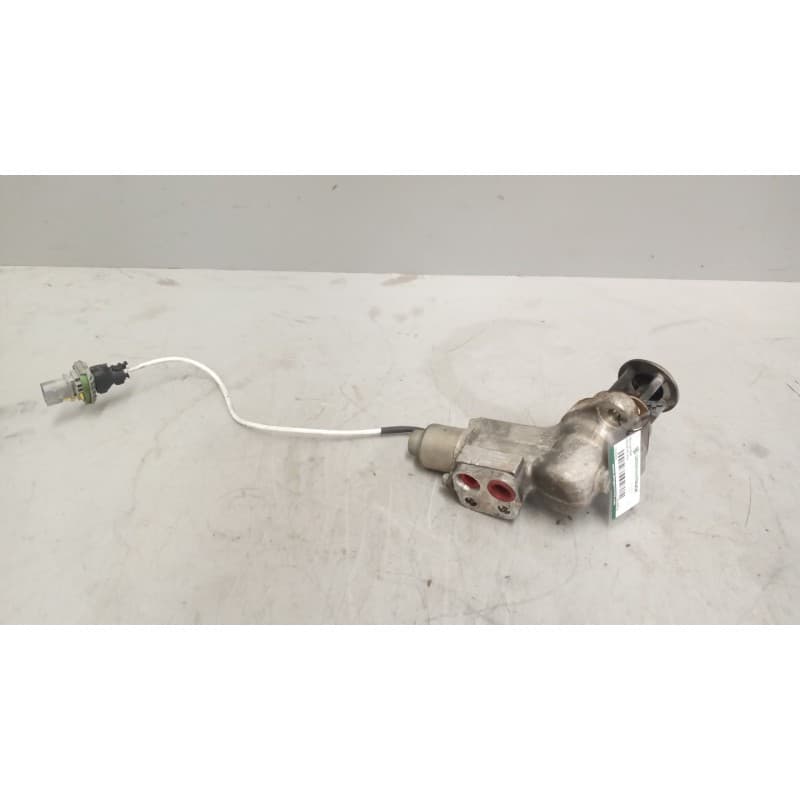 Recambio de valvula egr para volvo fm 460 12.8 diesel referencia OEM IAM 23764216 - Blanco