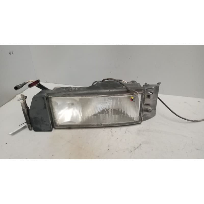 Recambio de faro derecho para iveco eurotech cursor (mh) 7.8 diesel referencia OEM IAM - Blanco