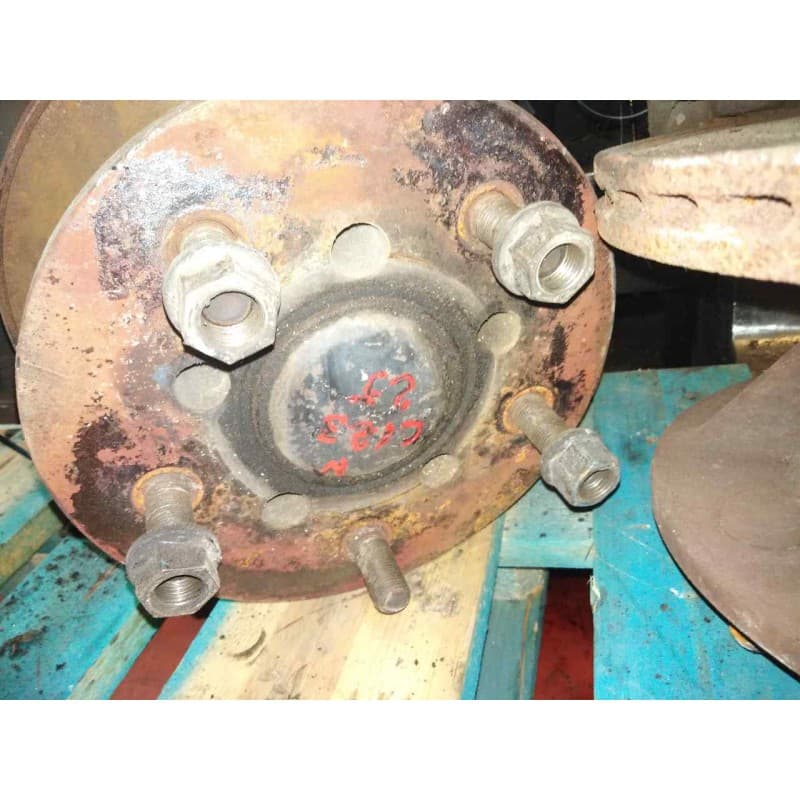 Recambio de buje delantero para nissan cabstar e 3.0 diesel referencia OEM IAM - Blanco