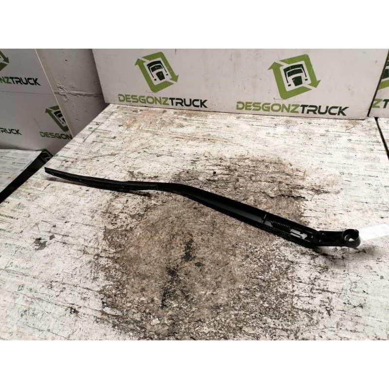 Recambio de brazo limpia delantero derecho para toyota auris live referencia OEM IAM - Blanco 2