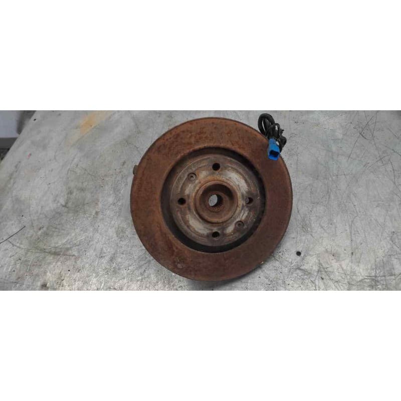 Recambio de mangueta delantera derecha para peugeot 208 active referencia OEM IAM - Negro