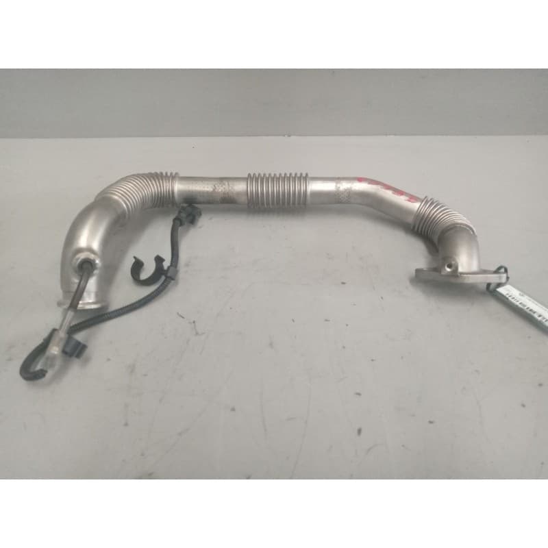 Recambio de tubo para iveco sunrise referencia OEM IAM 5801647605 - Blanco