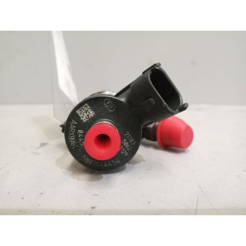 Recambio de inyector para iveco sunrise referencia OEM IAM 5801644454  0445110564 - Blanco