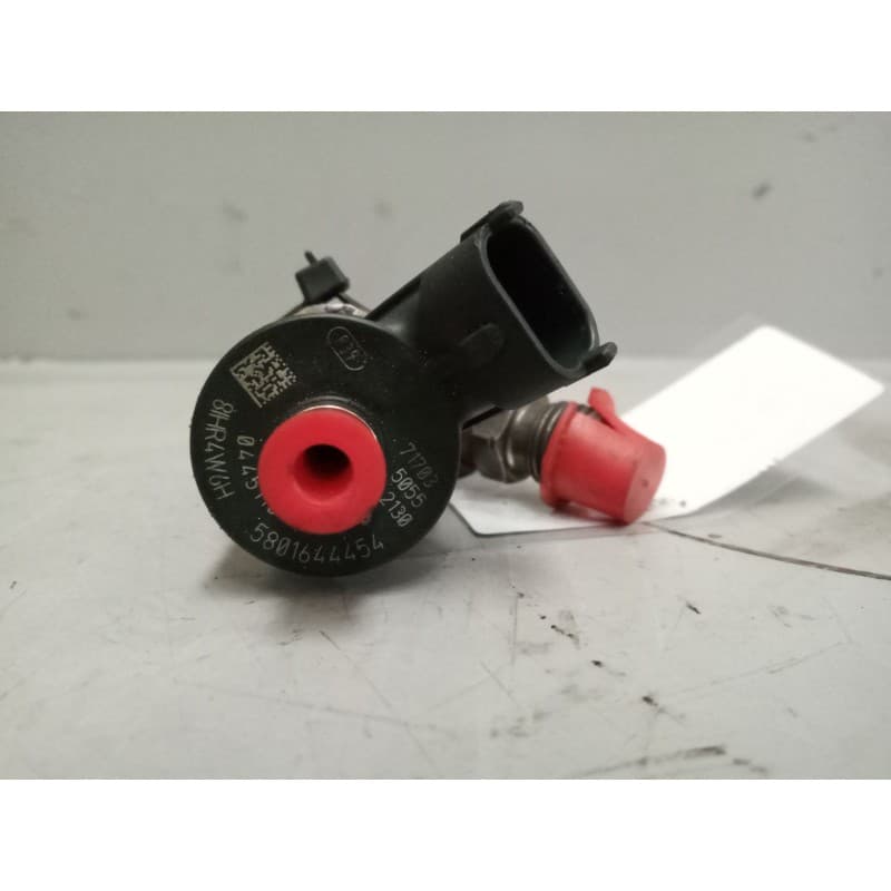 Recambio de inyector para iveco sunrise referencia OEM IAM 5801644454  0445110564 - Blanco