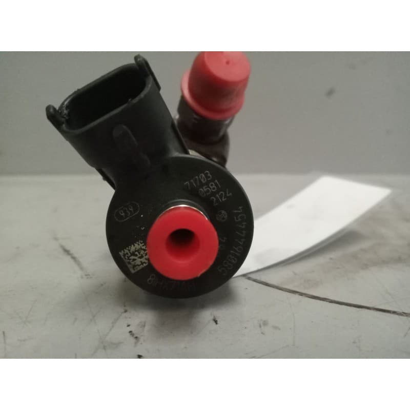 Recambio de inyector para iveco sunrise referencia OEM IAM 5801644454  0445110564 - Blanco