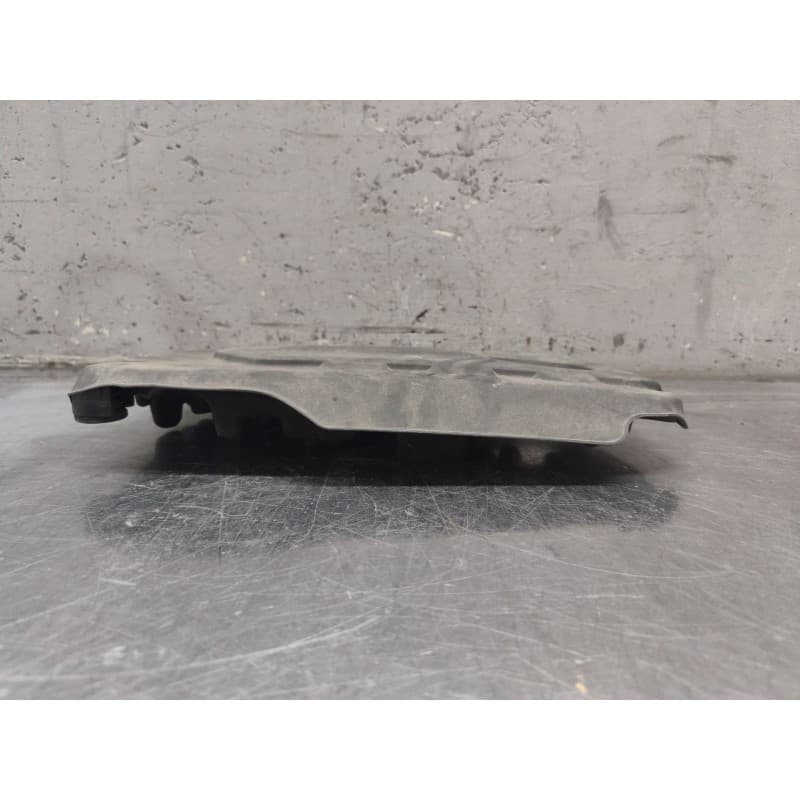 Recambio de tapa motor para kia sportage iv (ql, qle) 1.7 crdi referencia OEM IAM - Blanco 2