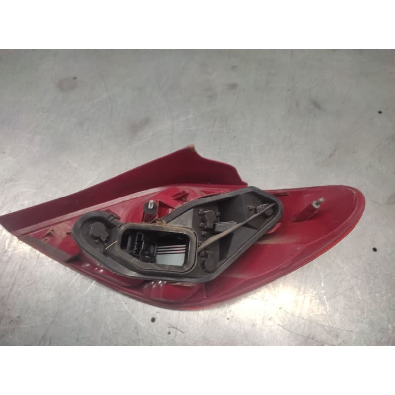 Recambio de piloto trasero izquierdo para peugeot 207 sport referencia OEM IAM - Rojo 2