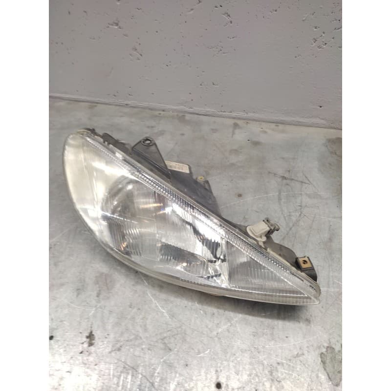 Recambio de faro derecho para peugeot 206 berlina xt referencia OEM IAM - Blanco
