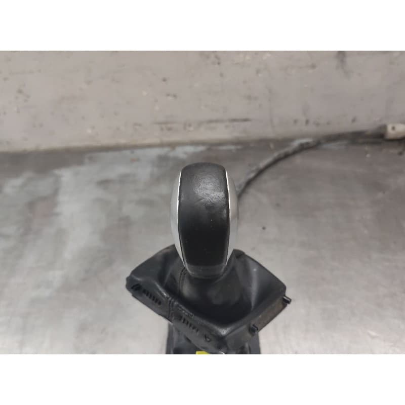 Recambio de palanca cambio para peugeot 308 active referencia OEM IAM 9810205080UO - Blanco 2