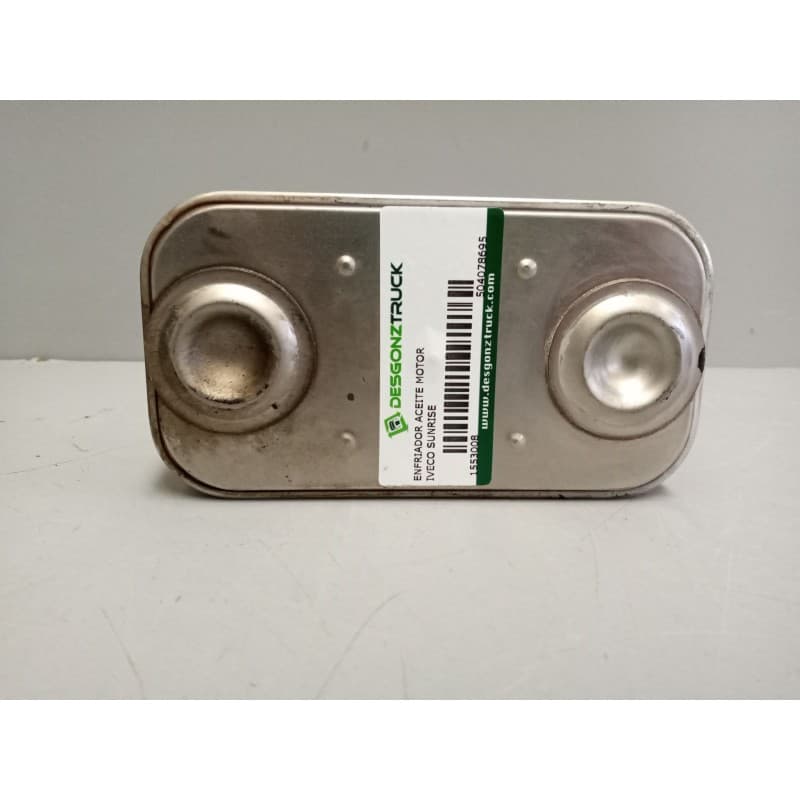 Recambio de enfriador aceite motor para iveco sunrise referencia OEM IAM 504078695 - Blanco