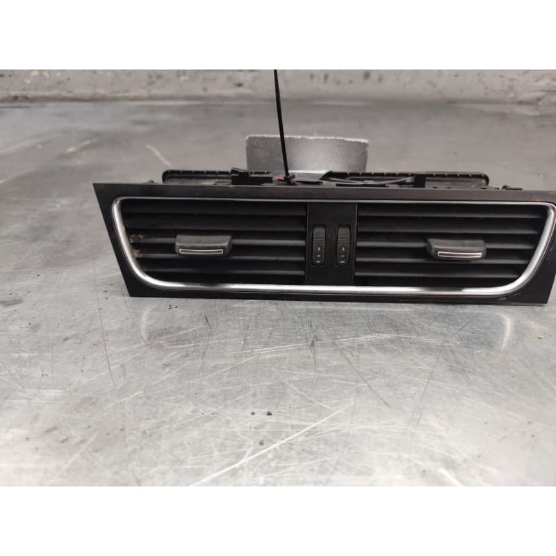 Recambio de aireador para audi a4 ber. (b8) básico referencia OEM IAM 8T1820951 - Blanco