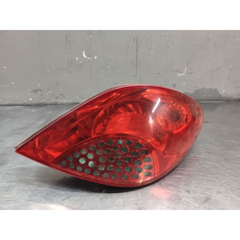 Recambio de piloto trasero derecho para peugeot 207 xs pack referencia OEM IAM - Gris