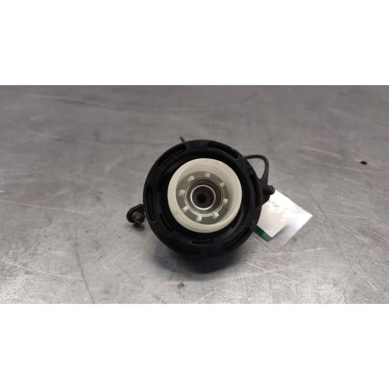 Recambio de tapon combustible para kia sportage iv (ql, qle) 1.7 crdi referencia OEM IAM - Blanco