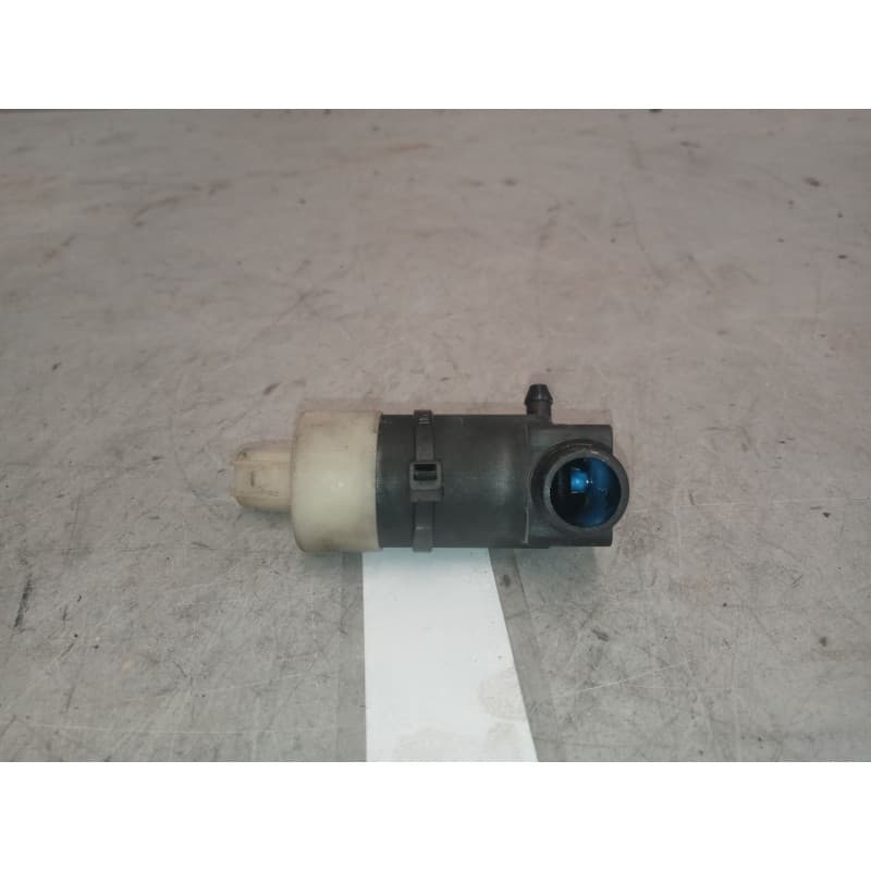 Recambio de bomba limpia para nissan trucks atleon 165 referencia OEM IAM - Blanco