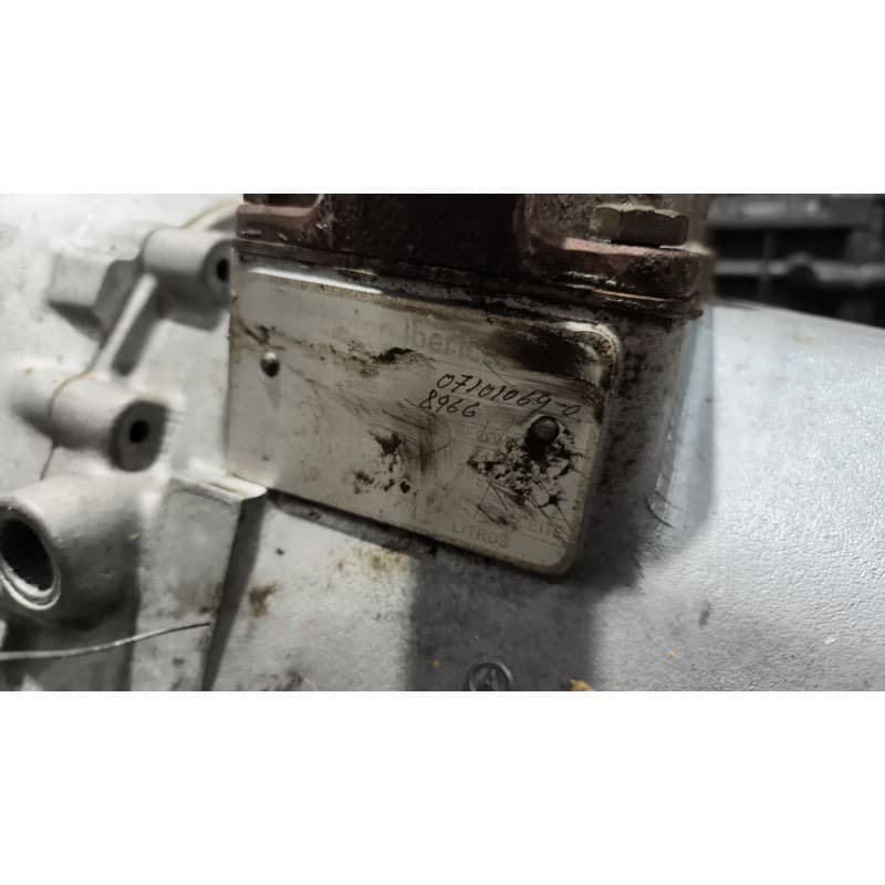 Recambio de caja cambios para ebro l-35s referencia OEM IAM T5200 - Blanco 4