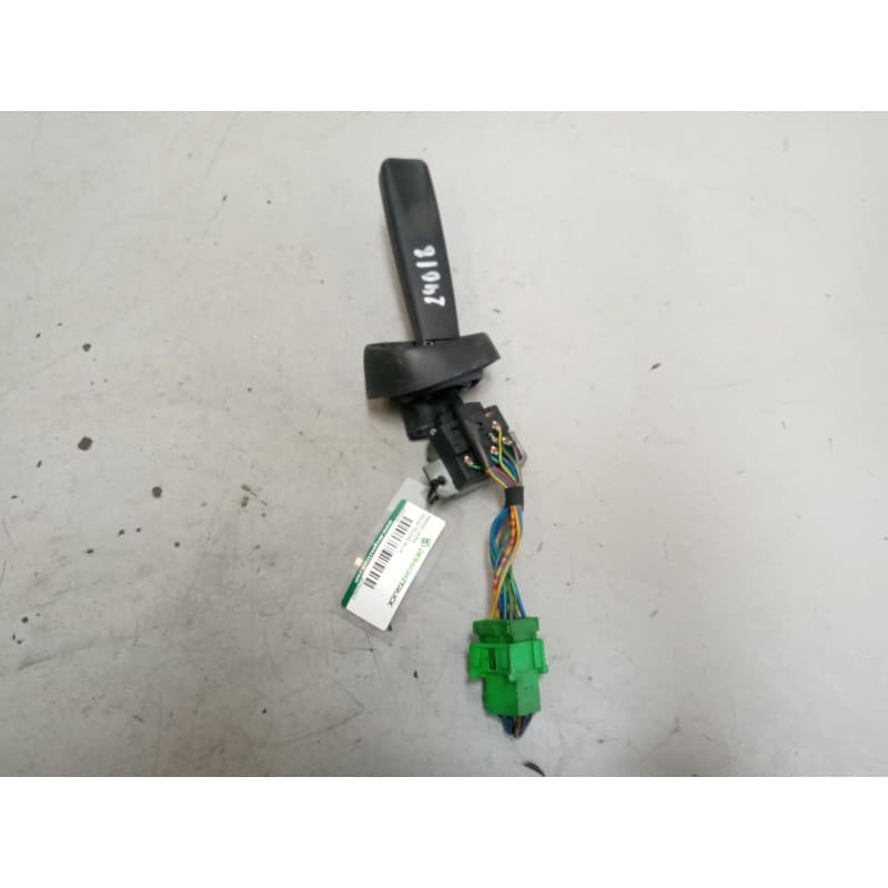 Recambio de mando limpia para volvo trucks b12b referencia OEM IAM 20700927 - Blanco 2