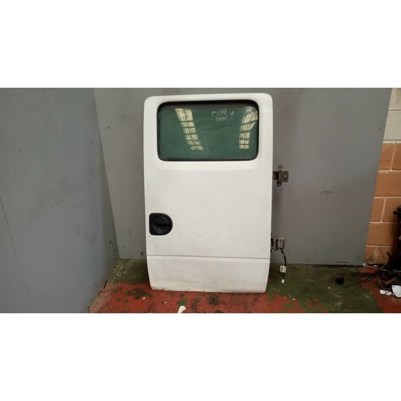 Recambio de puerta trasera derecha para renault maxity referencia OEM IAM 5001868705