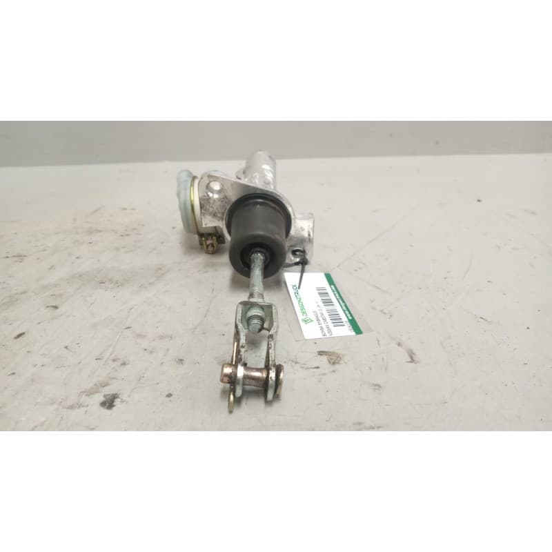 Recambio de bomba embrague para nissan cabstar 01.04  3.0 diesel referencia OEM IAM - Blanco 2